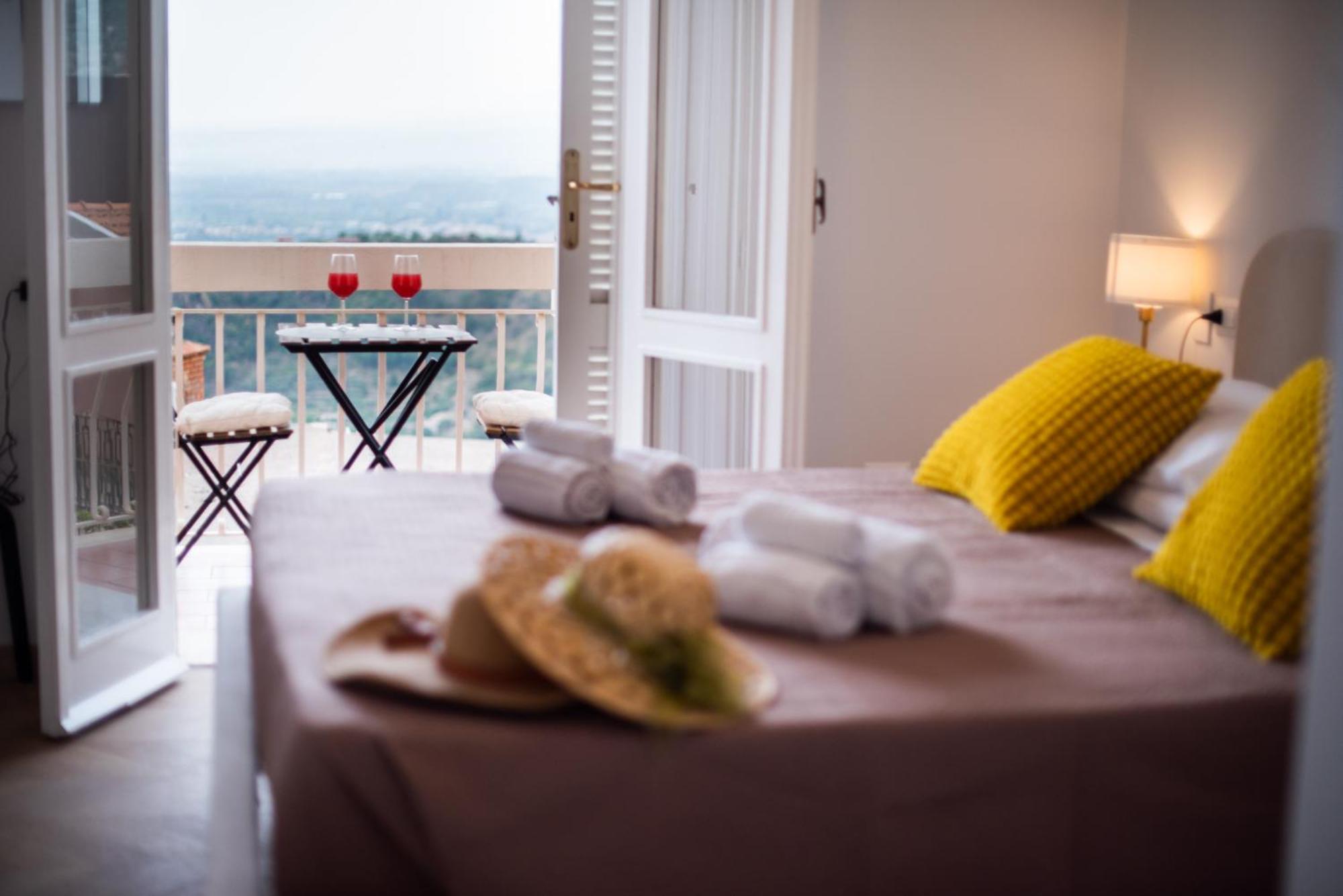 Villa Clara Suites Таормина Екстериор снимка
