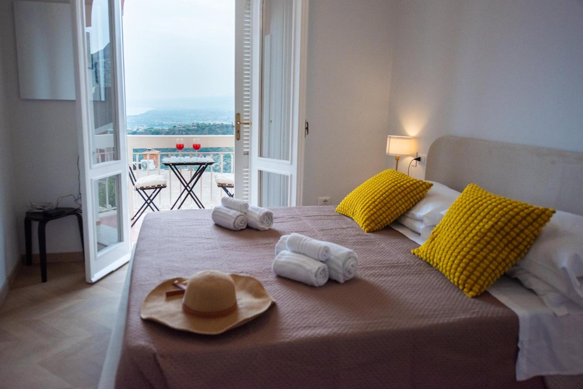 Villa Clara Suites Таормина Екстериор снимка