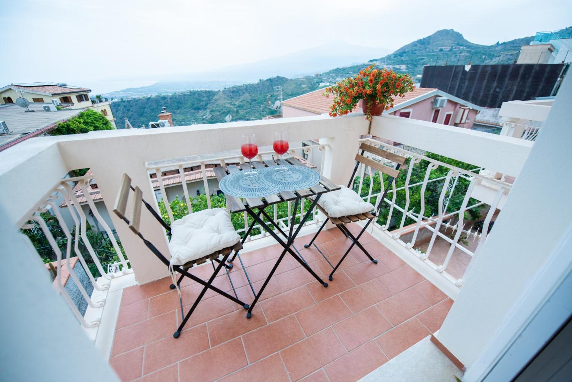 Villa Clara Suites Таормина Екстериор снимка